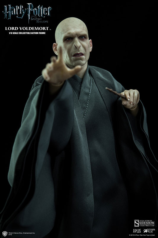 http://www.sideshowtoy.com/assets/products/902318-lord-voldemort/lg/902318-lord-voldemort-007.jpg