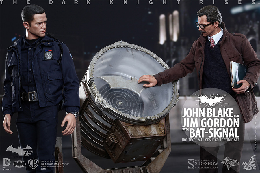 [Hot Toys] Batman: John Blake and Jim Gordon with Bat-Signal 902303-john-blake-and-jim-gordon-with-bat-signal-003