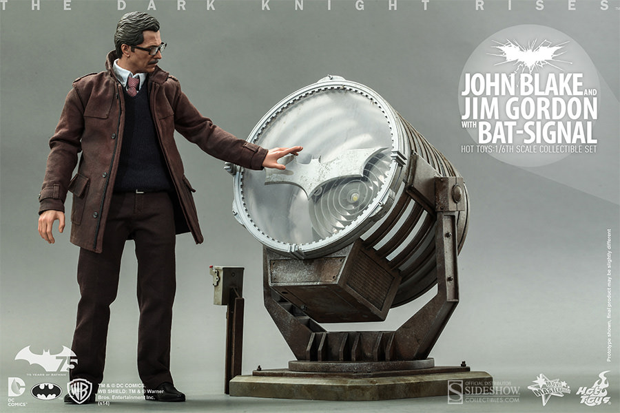 [Hot Toys] Batman: John Blake and Jim Gordon with Bat-Signal 902303-john-blake-and-jim-gordon-with-bat-signal-004