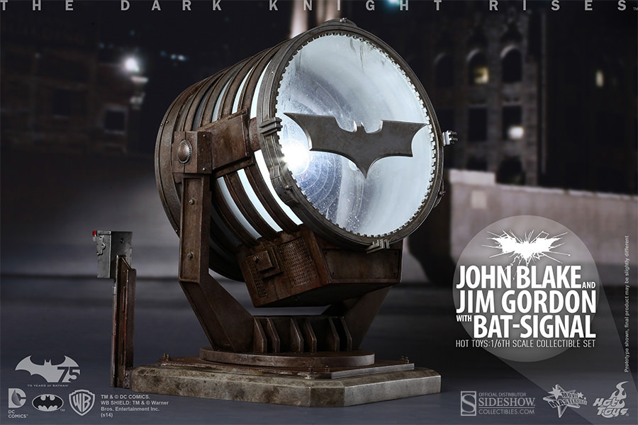 [Hot Toys] Batman: John Blake and Jim Gordon with Bat-Signal 902303-john-blake-and-jim-gordon-with-bat-signal-007