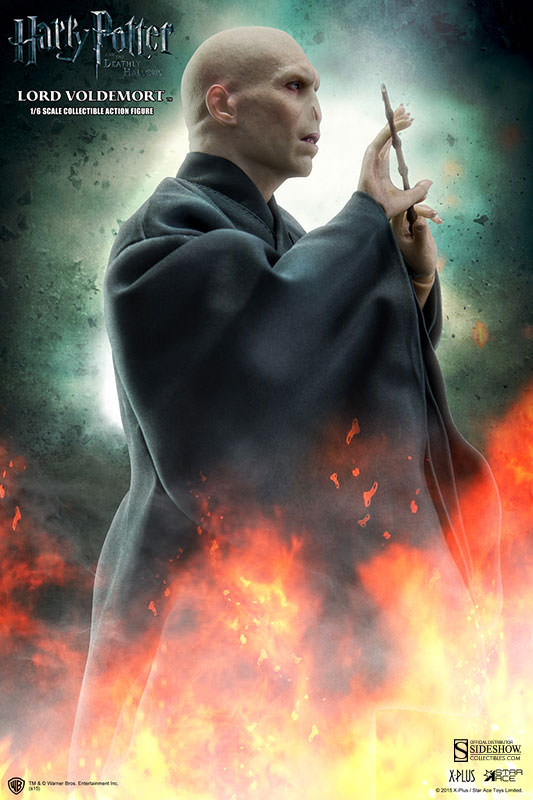 http://www.sideshowtoy.com/assets/products/902318-lord-voldemort/lg/902318-lord-voldemort-004.jpg