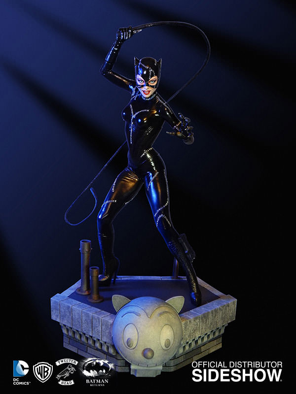 https://www.sideshowtoy.com/assets/products/902483-catwoman/lg/902483_press02.jpg