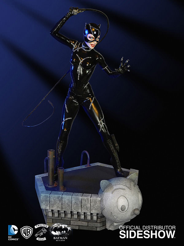 https://www.sideshowtoy.com/assets/products/902483-catwoman/lg/902483_press03.jpg