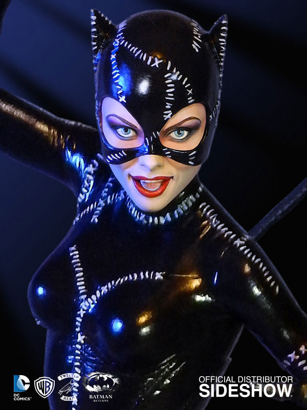 https://www.sideshowtoy.com/assets/products/902483-catwoman/lg/902483_press07.jpg