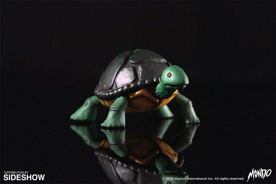 http://www.sideshowtoy.com/assets/products/902592-michelangelo/lg/tmnt-michelangelo-sixth-scale-mondo-902592-05.jpg