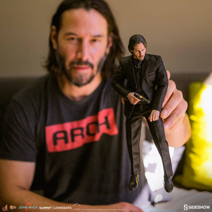 Keanu Reeves Checks Out the Hot Toys John Wick 1:6 Scale 